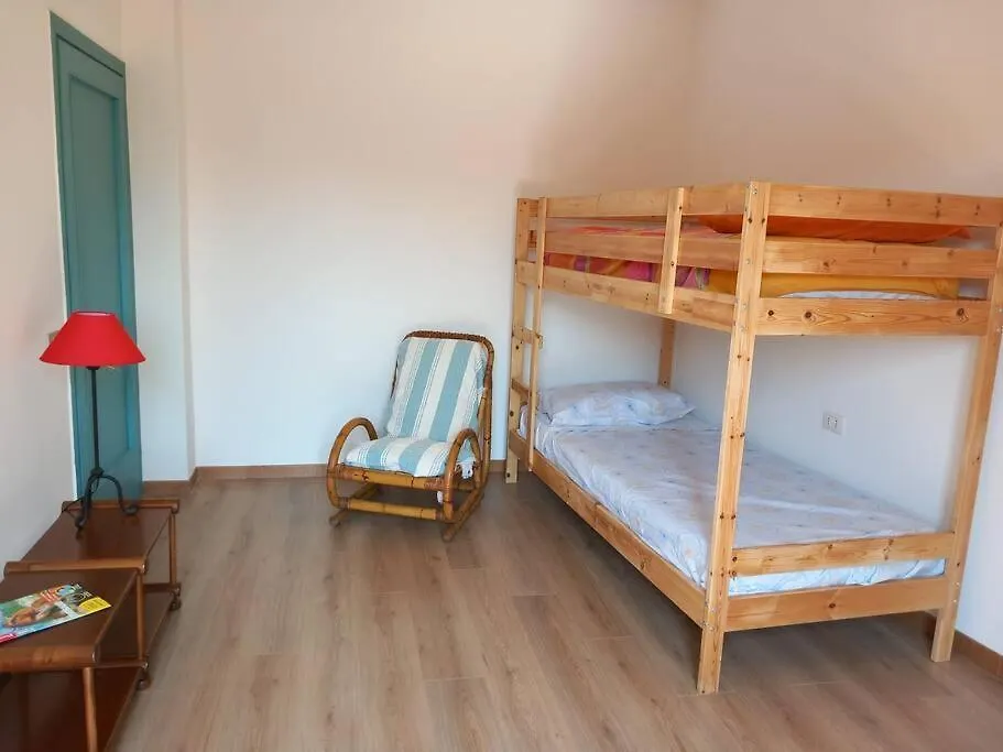 Holiday House - Leo & Malu Sarnico